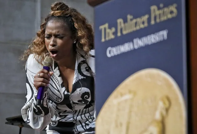 Singer Jennifer Hudson sings “Amazing Grace” in tribute to Aretha Franklin, who received a special music citation during the 2019 Pulitzer Prize winners awards luncheon at Columbia University, Tuesday May 28, 2019, in New York. (Photo by Bebeto Matthews/AP Photo)