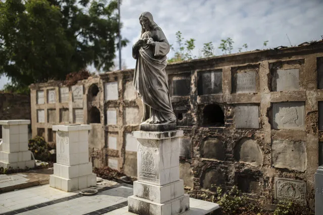 Pillaged vaults stand inside Cuadrado cemetery in Maracaibo, Venezuela, May 16, 2019. Thieves have broken into some of the vaults and coffins since late last year, stealing ornaments and sometimes items from corpses as the country sinks to new depths of deprivation. (Photo by Rodrigo Abd/AP Photo)
