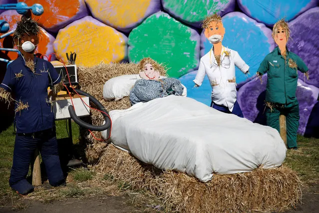 Scarecrows dressed as doctors and a patient are seen in front of rainbow coloured hay bales on a farm in Billinge following the coronavirus disease (COVID-19) outbreak, in Billinge, Britain, May 6, 2020. (Photo by Phil Noble/Reuters)