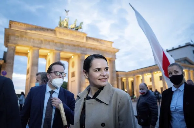Belarusian opposition leader Svetlana Tikhanovskaya, centre, is welcomed by supporters, during a rally, by the Brandenburg Gate in Berlin, Monday, October 5, 2020. Tikhanovskaya fled from Belarus following the disputed Aug. 9, presidential election, that forced her into exile. (Photo by Kay Nietfeld/dpa via AP Photo)