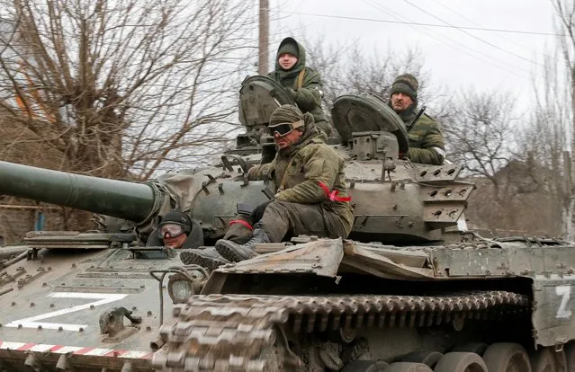 Service members of pro-Russian troops in uniforms without insignia are seen atop of a tank with the letter “Z” painted on its sides in the separatist-controlled settlement of Buhas (Bugas), as Russia's invasion of Ukraine continues, in the Donetsk region, Ukraine on March 1, 2022. (Photo by Alexander Ermochenko/Reuters)