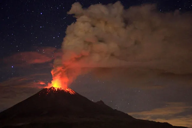 Ash spew from Mexico's Popocatepetl volcano, some 55 km from Mexico City, as seen from San Mateo Ozolco, in the Mexican central state of Puebla, on July 4, 2013. (Photo by Pablo Spencer/AFP Photo)