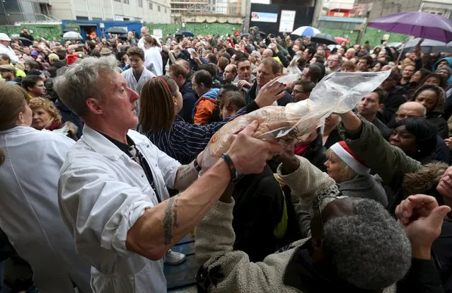 Butchers sell their remaining produce of the year at discounted prices during the traditional Christmas Eve auction at Smithfield's market in London  December 24, 2015. (Photo by Neil Hall/Reuters)