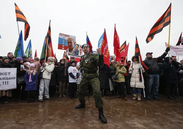 A veteran demonstrates martial arts in front of participants of an "Anti-Maidan" rally to protest against the 2014 Kiev uprising, which ousted President Viktor Yanukovich, in St.Petersburg February 21, 2015. (RUSSIA - Tags: POLITICS CIVIL UNREST)