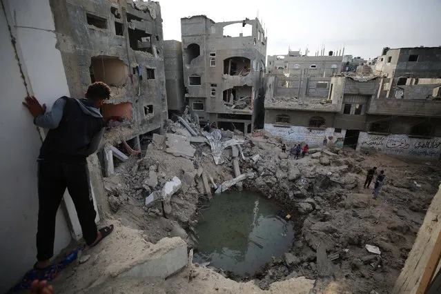 Palestinians return to their homes after “mutual and simultaneous” cease-fire deal between Israel and Hamas reached with Egypt mediation took effect at 2 a.m. Friday (2300GMT Thursday), ending the 11-day conflict in Beit Hanoun, Gaza on May 21, 2021. (Photo by Hassan Jedi/Anadolu Agency via Getty Images)