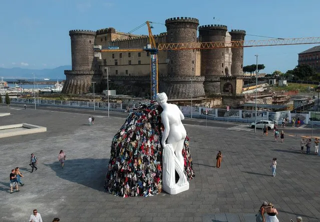 Italian artist Michelangelo Pistoletto's “Venus of the Rags” is displayed in Piazza Municipio before being destroyed in a fire, in Naples, Italy on July 1, 2023. (Photo by Ciro De Luca/Reuters)
