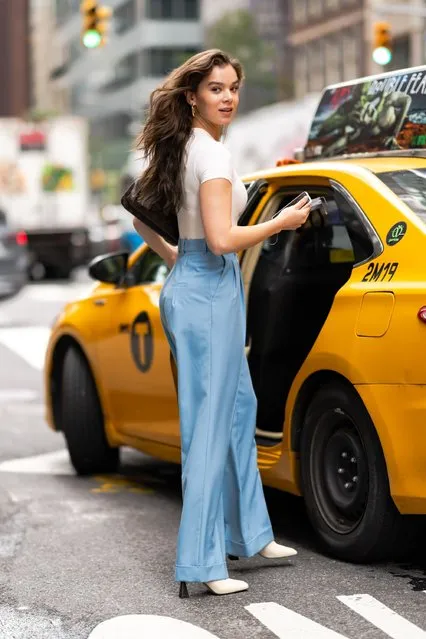 American actress, singer, songwriter and model Hailee Steinfeld is seen in Midtown on September 08, 2021 in New York City. (Photo by Gotham/GC Images)