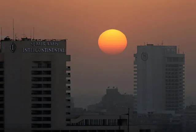 The sun sets in Cairo, Egypt November 27, 2016. (Photo by Mohamed Abd El Ghany/Reuters)