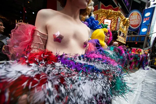 Drag Queens set a Guinness World Record for the longest feather boa at 1.2 miles, along 42 St, in Times Square in New York, U.S., June 20, 2019. (Photo by Eduardo Munoz/Reuters)