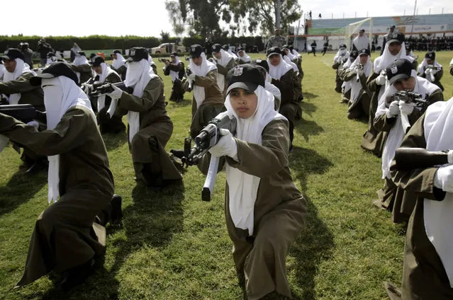 Palestinian female Hamas security officers demonstrate their skills during a graduation ceremony in the northern Gaza Strip, Wednesday, April 2, 2014. 1200 officers graduated from advanced training courses that lasted one year in Gaza police academy of Hamas. (Photo by Adel Hana/AP Photo)