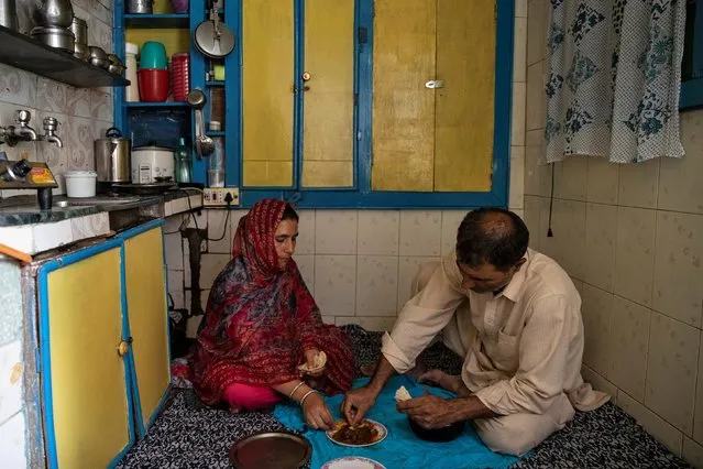 Kashmiri residents eat inside their house during restrictions after the scrapping of the special constitutional status for Kashmir by the government, in Srinagar, August 14, 2019. (Photo by Danish Siddiqui/Reuters)