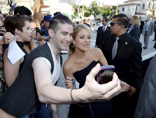 Cast member Christina Applegate takes a selfie with a fan during the premiere of the film “Vacation” at the Regency Village Theatre in the Westwood section of Los Angeles, California July 27, 2015. (Photo by Kevork Djansezian/Reuters)