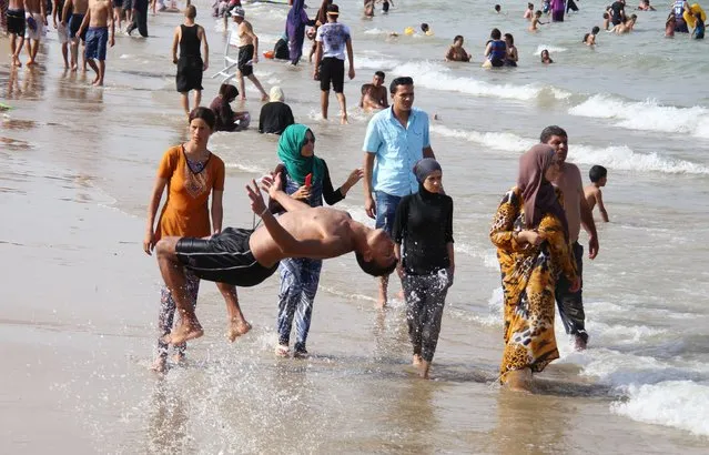 A boy jumps on a hot day at La Goulette seaside in Tunis, Tunisia August 2, 2015. (Photo by Zoubeir Souissi/Reuters)