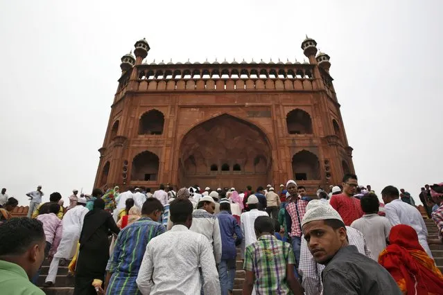 Muslims arrive to attend prayers during Jumat-ul-Vida or the last Friday of the holy fasting month of Ramadan at Jama Masjid in the old quarters of Delhi, India, July 1, 2016. (Photo by Cathal McNaughton/Reuters)