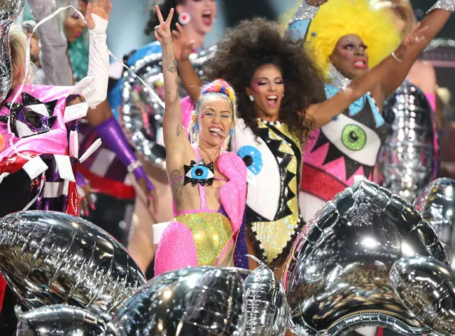Miley Cyrus, center, performs at the MTV Video Music Awards at the Microsoft Theater on Sunday, August 30, 2015, in Los Angeles. (Photo by Matt Sayles/Invision/AP Photo)