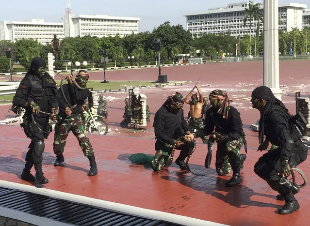 Indonesian special forces demonstrate snake-handling Wednesday, January 24, 2018, for U.S. Defense Secretary Jim Mattis in Jakarta, Indonesia. (Photo by Robert Burns/AP Photo)