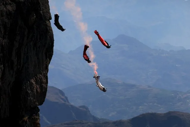 Wingsuit flyer contestants practice ahead of a competition in Zhaotong, Yunnan province, November 4, 2015. (Photo by Reuters/China Daily)