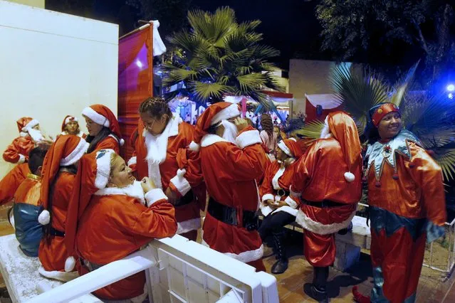Inmates dressed as Santa Claus prepare to participate in an event ahead of Christmas celebrations at Santa Monica female prison in Lima December 19, 2014. (Photo by Enrique Castro-Mendivil/Reuters)