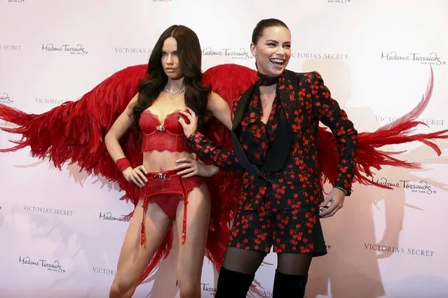 Victoria's Secret model Adriana Lima poses with her Madame Tussaud's wax likeness at a reveal event at the Victoria’s Secret store in Herald Square in the Manhattan borough of New York November 30, 2015. (Photo by Brendan McDermid/Reuters)