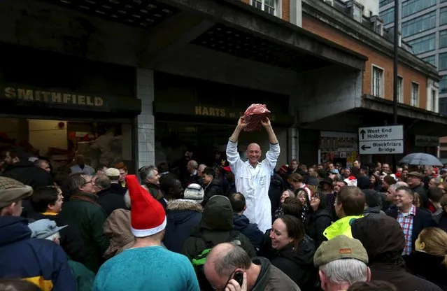 Butchers sell their remaining produce of the year at discounted prices during the traditional Christmas Eve auction at Smithfield's market in London  December 24, 2015. (Photo by Neil Hall/Reuters)