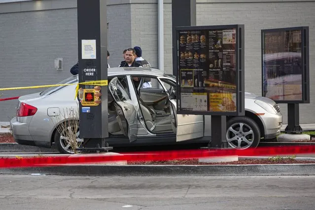 Police investigate a crime scene where Jontae Adams, 28, and his daughter Jaslyn, 7, where shot, resulting in Jaslyn's death at a McDonald's drive-thru, Sunday, April 18, 2021, in Chicago. (Photo by Anthony Vazquez/Chicago Sun-Times via AP Photo)