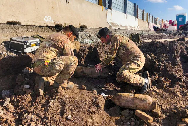 A handout photo made available by the Italian Ministry of Defence shows Italian Army bomb experts working on the removal of three German WWII bombs with a total weight of 150 kilograms (330 pounds), at the Ciampino airport in the outskirts of Rome, Italy, 07 February 2019. Romes Ciampino airport has been temporarily closed due to the discovery of World War II-era ordinance during maintenance work. (Photo by EPA/EFE/Italian Defence Ministry/Handout)
