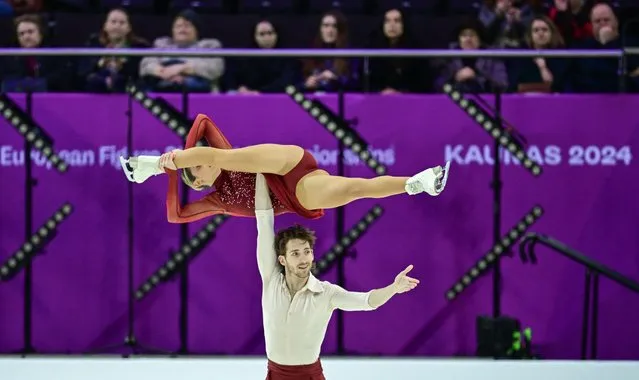 Italy's Sara Conti and Niccolo Macii perform the pairs short program of the ISU European Figure Skating Championships 2024 in the Zalgiris Arena in Kaunas, Lithuania, on January 10, 2024. (Photo by Daniel Mihailescu/AFP Photo)