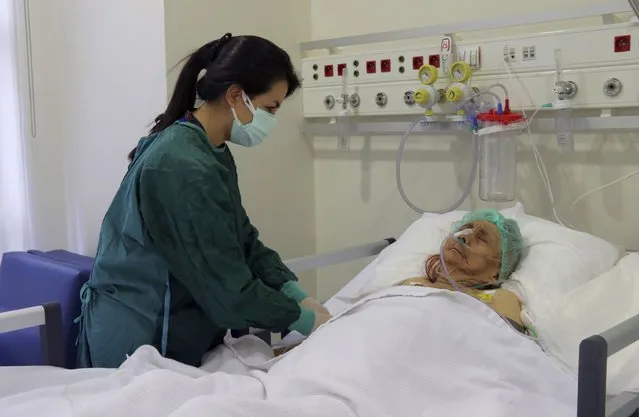 A nurse monitors Ayse Karatay at the City Hospital in Eskisehir, western Turkey, Saturday, September 4, 2021. Karatay, a 116-year-old Turkish woman has survived COVID-19, her son said Saturday, making her one of the oldest patients to beat the disease. Ayse Karatay spent three weeks in intensive care and has now been moved to a normal ward, her son Ibrahim Karatay told the Demiroren news agency. (Photo by IHA via AP Photo)