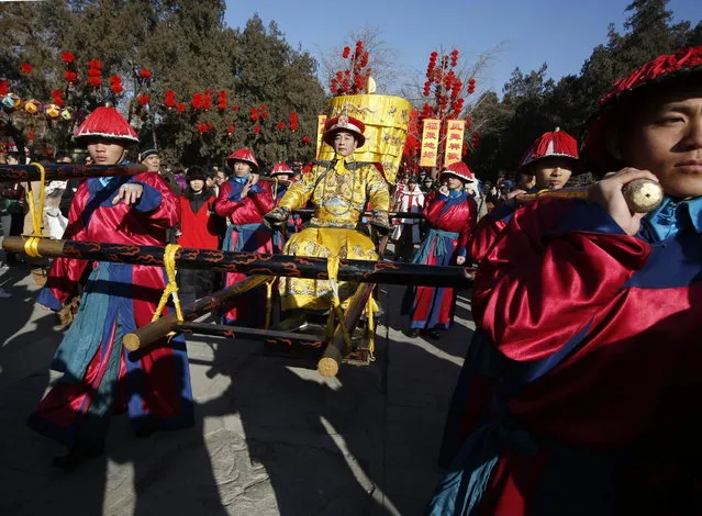A performer dressed as a Qing dynasty emperor rides a palanquin during the opening of the temple fair for Chinese New Year celebrations at Ditan Park, also known as the Temple of Earth, in Beijing January 30, 2014. (Photo by Kim Kyung-Hoon/Reuters)