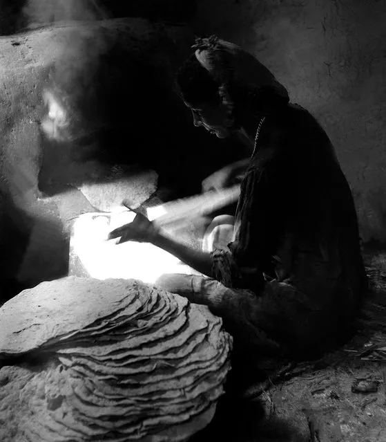 The Baker Woman, Beni Sweif, Egypt, 1963. Another image by Ramses Marzouk, who worked on more than 50 films during his career, including Alexandrie … New York (2004), which played at the Cannes film festival. (Photo by Ramses Marzouk)