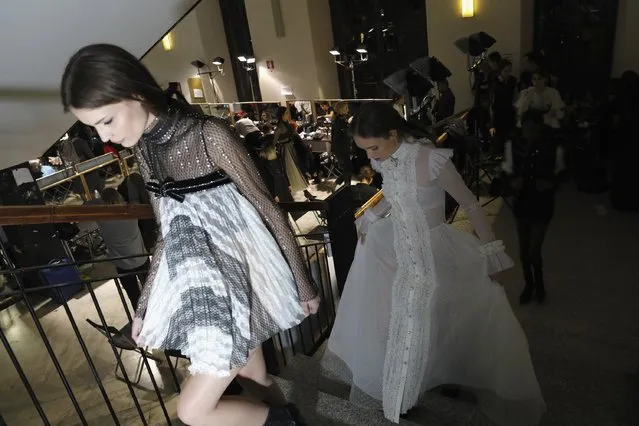 Models seen backstage ahead of the Philosphy Di Lorenzo Serafini show during Milan Fashion Week  Fall/Winter 2017/18 on February 25, 2017 in Milan, Italy. (Photo by Tristan Fewings/Getty Images)