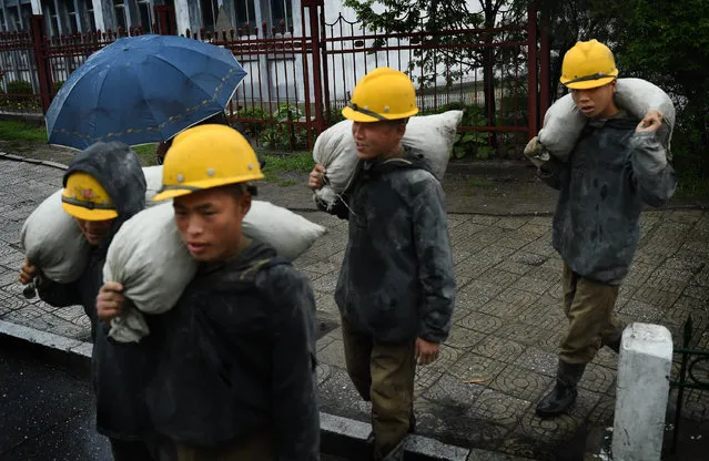 Workers on the streets in Pyongyang, North Korea on May 6, 2016. (Photo by Linda Davidson/The Washington Post)