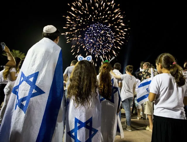 Israeli children watch fireworks in the Mediterranean coastal city of Netanya, on May 5, 2014, during Israel's 66th Independence Day celebrations. (Photo by Jack Guez/AFP Photo)