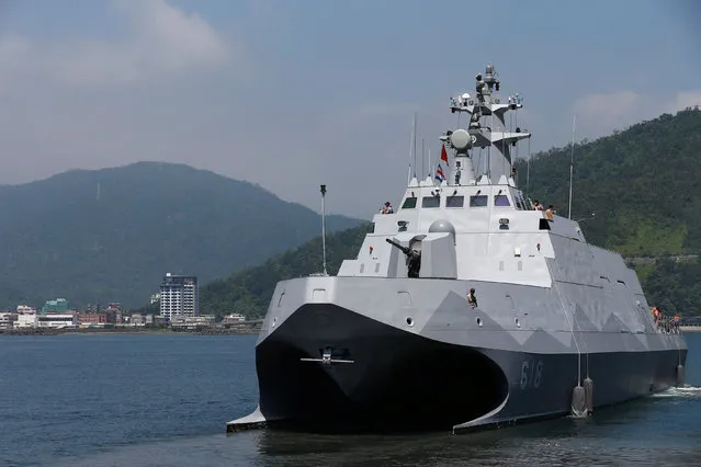 Taiwan's first domestically built 600-ton Tuo Jiang twin-hull stealth missile corvette is seen at Suao Naval Base in Yilan, Taiwan June 4, 2016. (Photo by Tyrone Siu/Reuters)