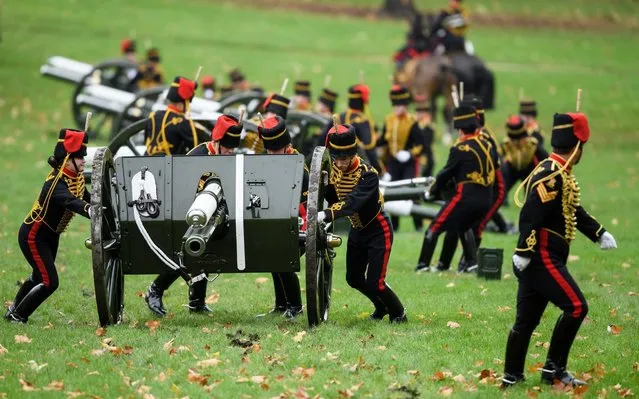 Members of the King's Troop Royal Horse Artillary prepare the guns ahead of a 41-gun salute to mark the 69th birthday of the Prince of Wales at Green Park on November 14, 2017 in London, England. Six First World War-era 13 pounder Field Guns were used to fire the salute, while another gun salute took place at the Tower of London. (Photo by Leon Neal/Getty Images)