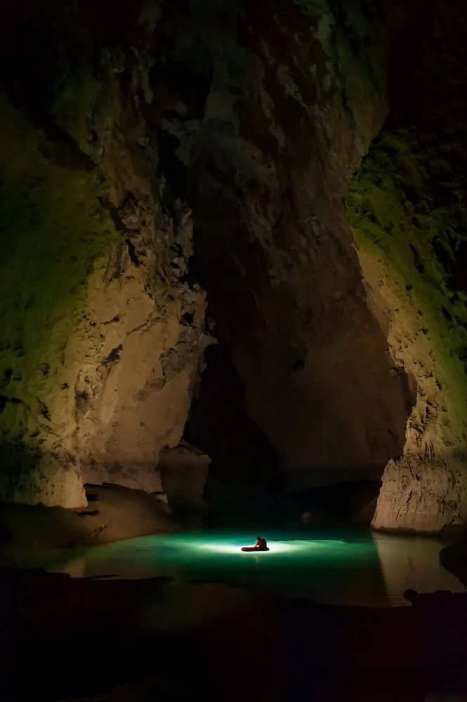 Caving in Fengshan Geopark