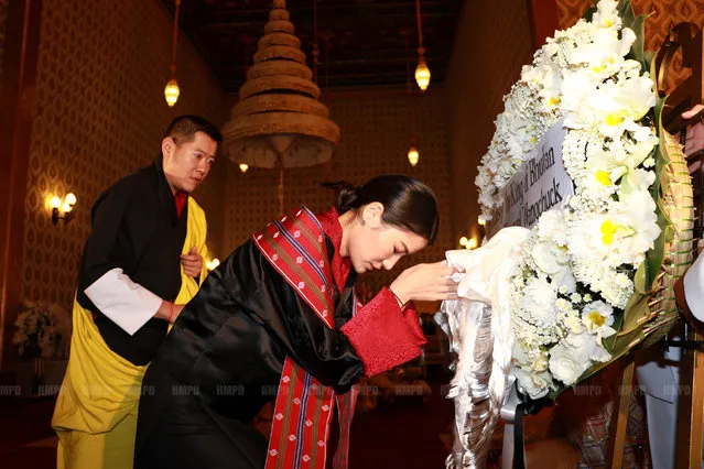 King Jigme Khesar Namgyel Wangchuck (L) and his wife Jetsun Pema from Bhutan take part in a ceremony honouring Thailand's late King Bhumibol Adulyadej at the Grand Palace in Bangkok, Thailand, October 15, 2016. (Photo by Reuters/Thailand Royal Household Bureau)