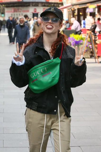 Singer Jess Glynne rocking a Gucci bag as she leaves Global Radio Studios in London, England on May 1, 2018. (Photo by Splash News and Pictures)