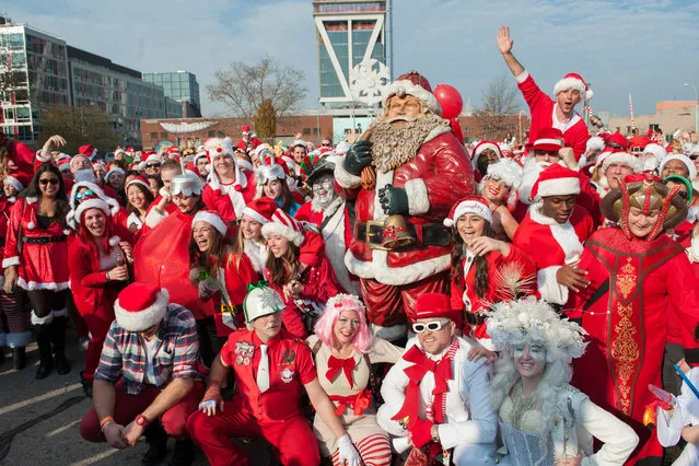 A crowd of people dressed as Santa gather for a group photo during the annual SantaCon pub crawl December 12, 2015 in the Brooklyn borough of New York City. (Photo by Stephanie Keith/Getty Images)