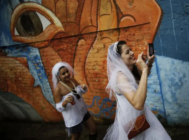 Revellers arrive at the annual carnival block party known as “Casas comigo” or “Marry me” at the Vila Madalena neighborhood  in Sao Paulo February 1, 2015. (Photo by Nacho Doce/Reuters)