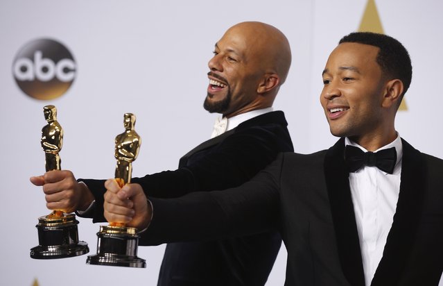 Singers Common (L) and John Legend take the stage to pose with their Oscars after winning the award for best original song for “Glory” from the film “Selma” during the 87th Academy Awards in Hollywood, California February 22, 2015. (Photo by Lucy Nicholson/Reuters)
