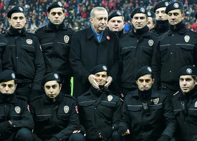 Turkish President Tayyip Erdogan poses with police officers before a soccer exhibition game at Besiktas Vodafone Arena in Istanbul, Turkey, December 22, 2016. (Photo by Yagiz Karahan/Reuters)