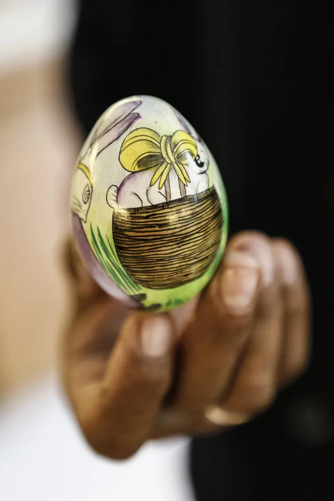 Balinese Artist Makes Hand Painted Easter Eggs