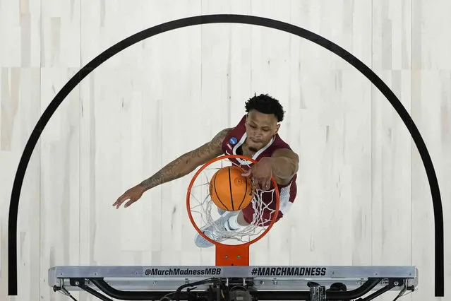 Arkansas guard Au'Diese Toney dunks against Gonzaga during the second half of a college basketball game in the Sweet 16 round of the NCAA tournament in San Francisco, Thursday, March 24, 2022. (Photo by Marcio Jose Sanchez/AP Photo)