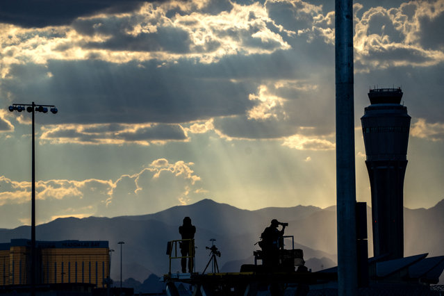 Members of the US Secret Service Counter Sniper team keep watch near Air Force One at Harry Reid International Airport on July 15, 2024 in Las Vegas, NV. After cutting his vacation short and postponing a trip following the shooting at a rally held by former President Donald Trump, US President Joe Biden is returning to semi-normal travel. (Photo by Kent Nishimura/AFP Photo)