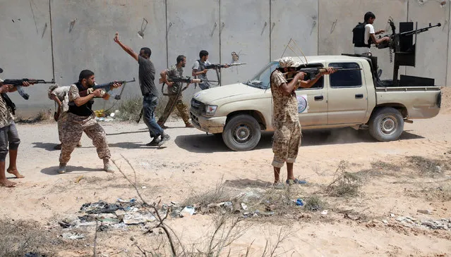 Fighters of Libyan forces allied with the U.N.-backed government fire weapons at Islamic State fighters during a battle in Sirte, Libya, July 31, 2016. (Photo by Goran Tomasevic/Reuters)