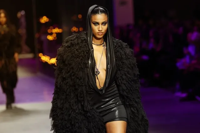 Imaan Hammam walks the runway of the Versace Fashion Show during the Milan Fashion Week Womenswear Spring/Summer 2023 on September 23, 2022 in Milan, Italy. (Photo by Vittorio Zunino Celotto/Getty Images)