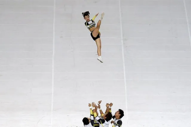 Cheerleaders perform during the opening ceremony of the 17th Asian Games in Incheon September 19, 2014. (Photo by Kim Kyung-Hoon/Reuters)