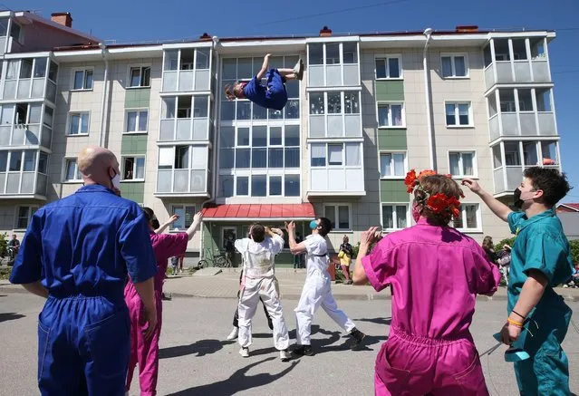 Artists of the Upsala Circus perform for children with developmental disorders staying home amid the COVID-19 coronavirus pandemic in St Petersburg, Russia on May 27, 2020. The campaign is organized by the Perspektiva (Prospect) charity organization to mark International Children's Day. (Photo by Peter Kovalev/TASS)
