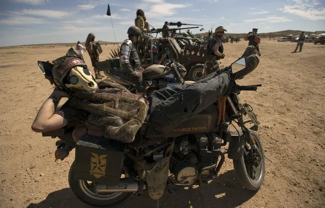 Enthusiast Brien Deegan waits on his motorcycle during Wasteland Weekend event in California City, California September 26, 2015. (Photo by Mario Anzuoni/Reuters)